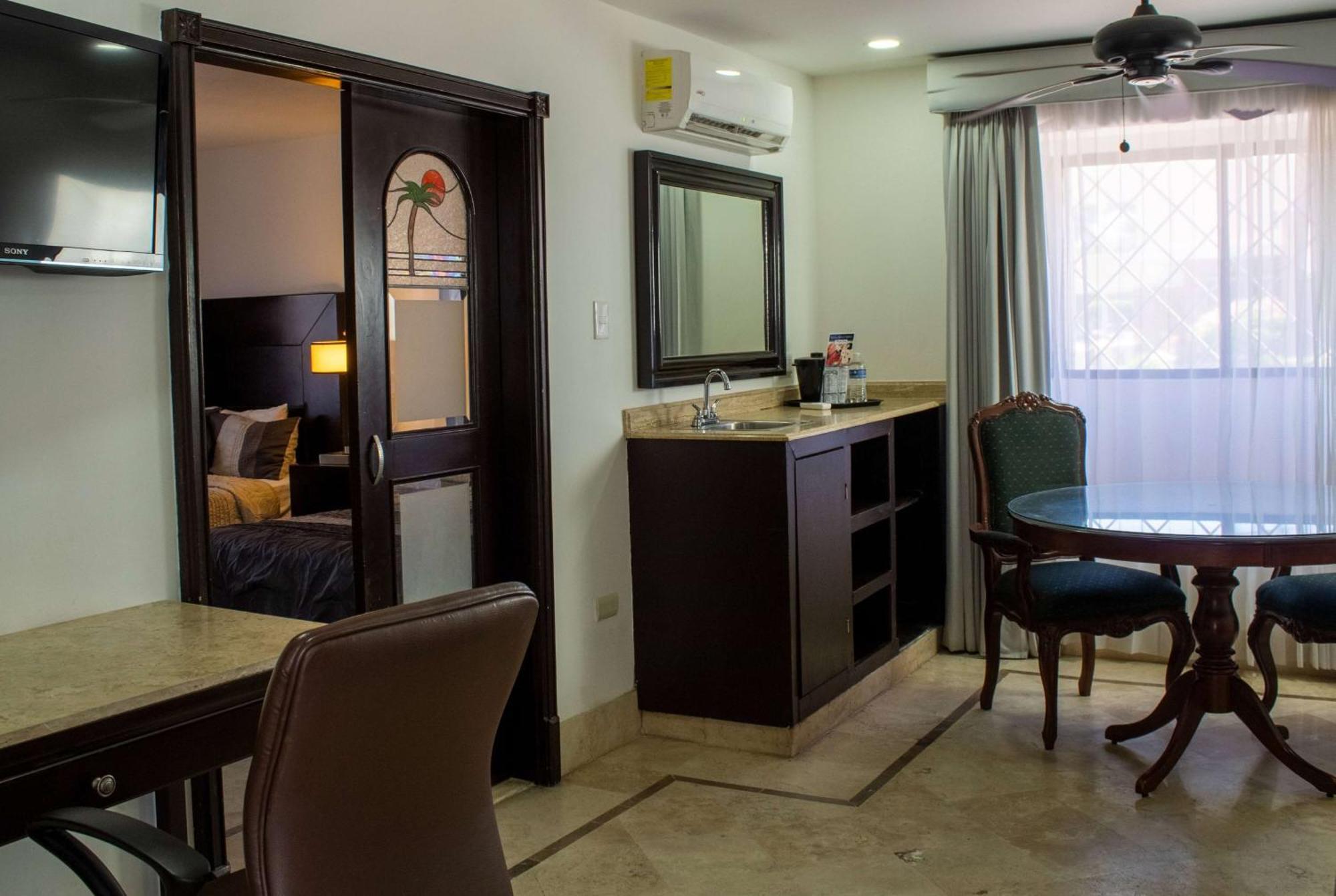 Wyndham Garden Los Mochis Plaza Inn Екстер'єр фото